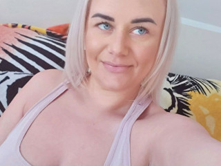Alter: 36 / Jungfrau - Alter:  / normal - Geschlecht: Gruppe - Ausrichtung: bisexuell - Haare: blond / mittellang - Piercing: keins - bewebmaster-Alter:  - Hautfarbe: weiss - Augen: blau - Rasur: nicht rasiert